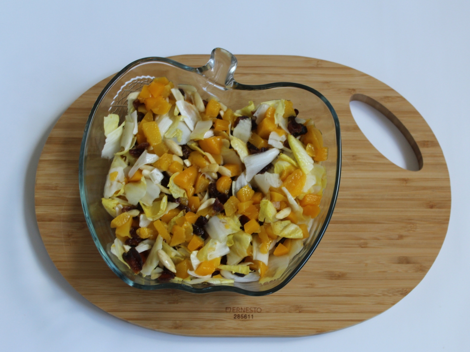 chicory-salad-with-peach-and-almonds-gal6-927646.jpg